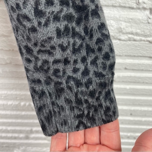 Calvin Klein Wool Blend Gray & Black Leopard Print Scoop Sweater Neck Size Small - Picture 4 of 11